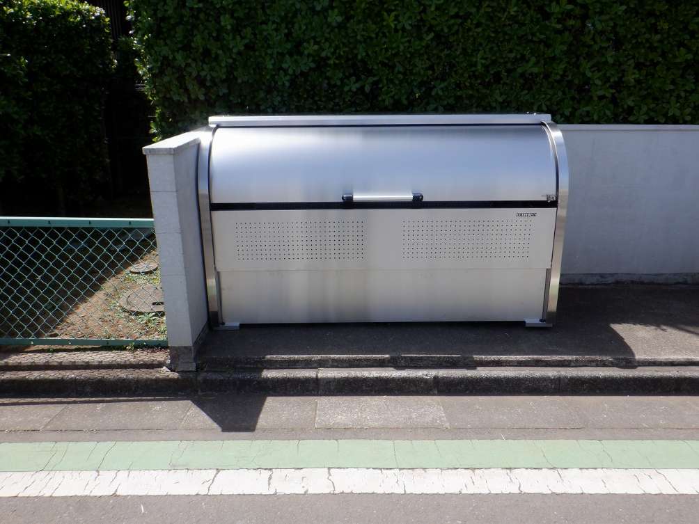 施工例　ゴミ置場　収集庫設置工事　完了