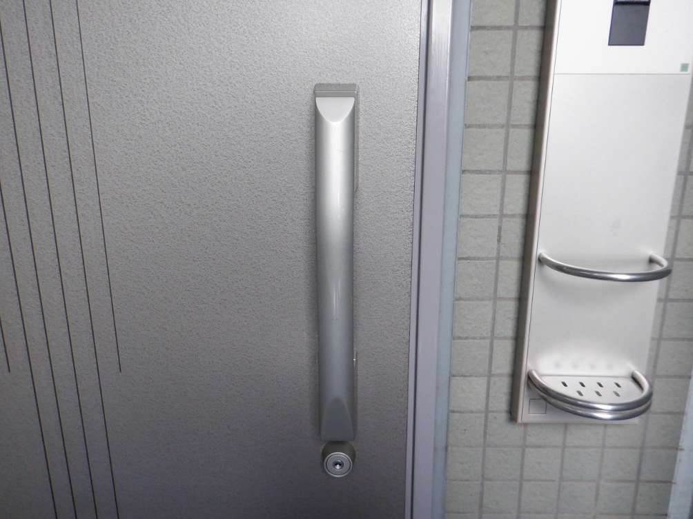 施工例　玄関ドア　ハンドル交換修繕　着工前