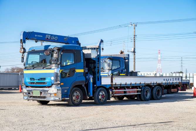 大型車両（13tユニック車）